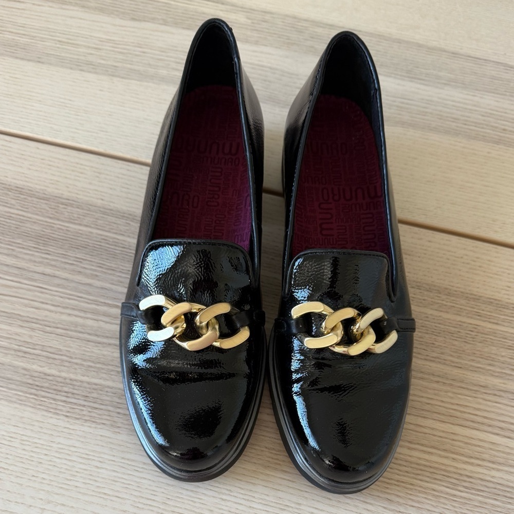 Munro WOMEN'S VIV BLACK CRINKLE PATENT LOAFER Chain Detail size 11 M - Picture 3 of 6